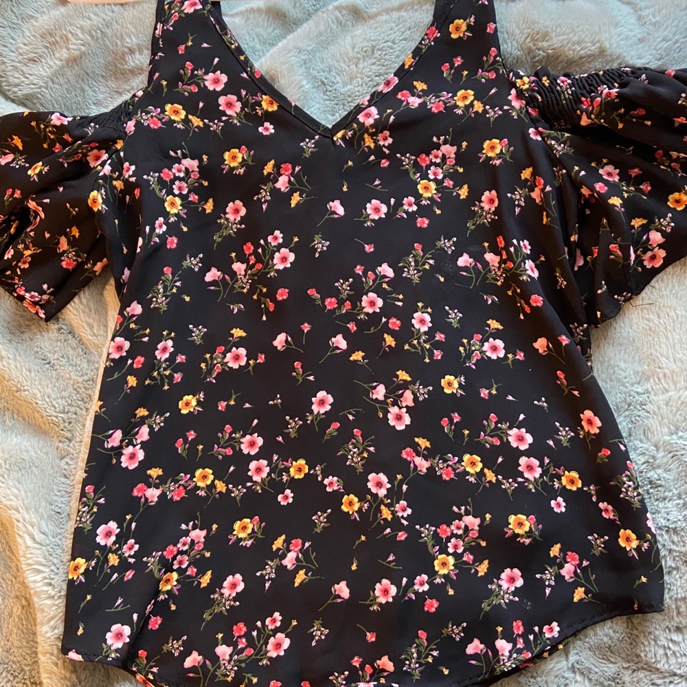 Comfortably and flowing women’s blouse